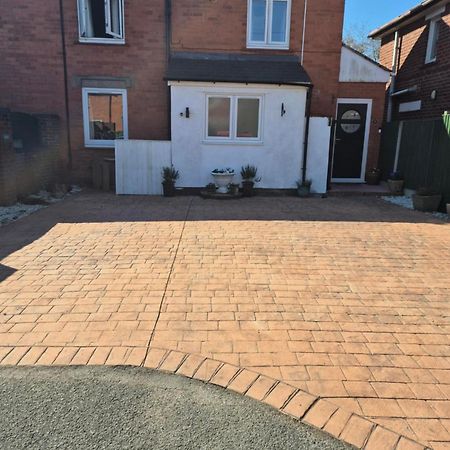 Accomadation Wrexham Eksteriør bilde