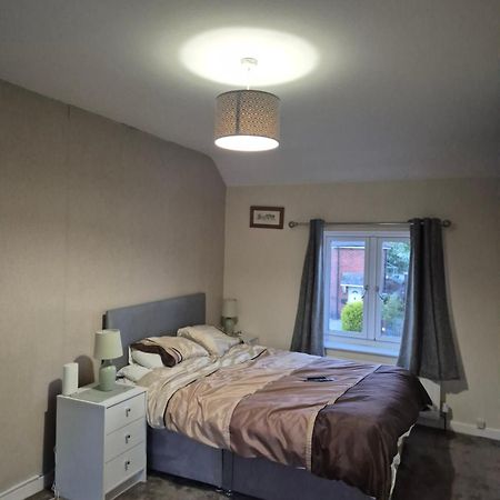 Accomadation Wrexham Eksteriør bilde
