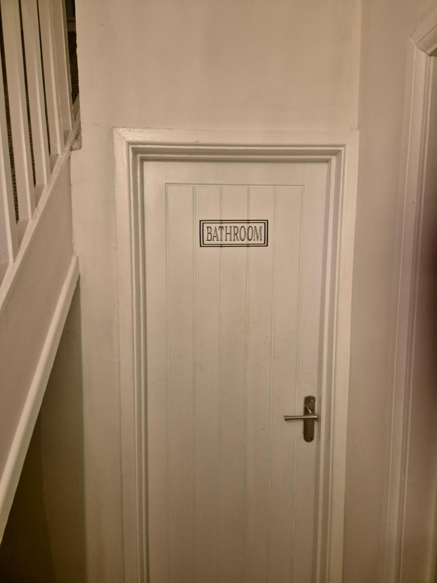 Accomadation Wrexham Eksteriør bilde