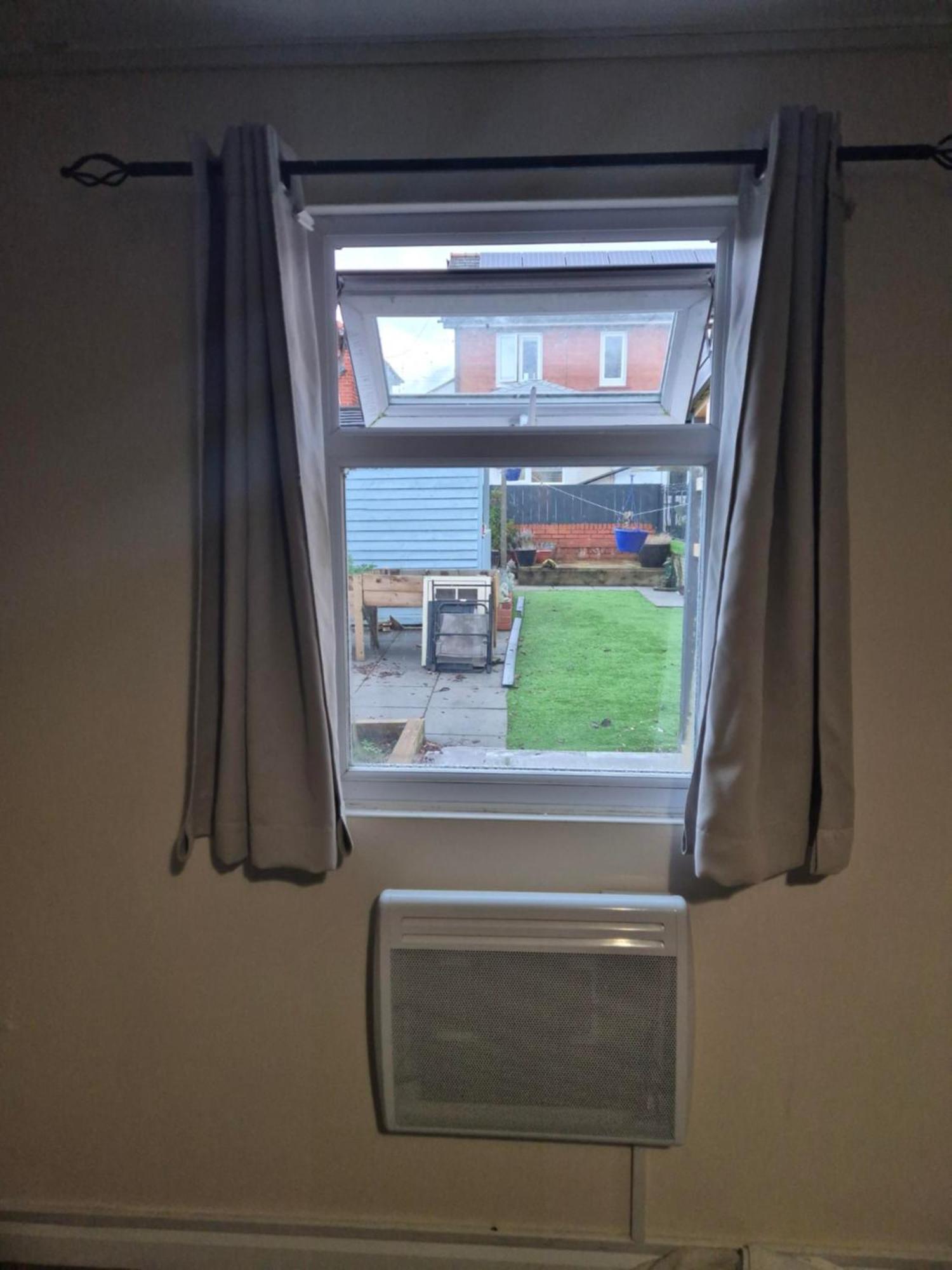 Accomadation Wrexham Eksteriør bilde
