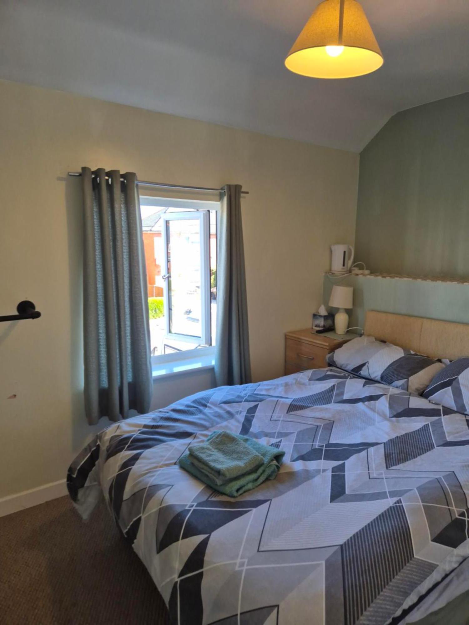 Accomadation Wrexham Eksteriør bilde