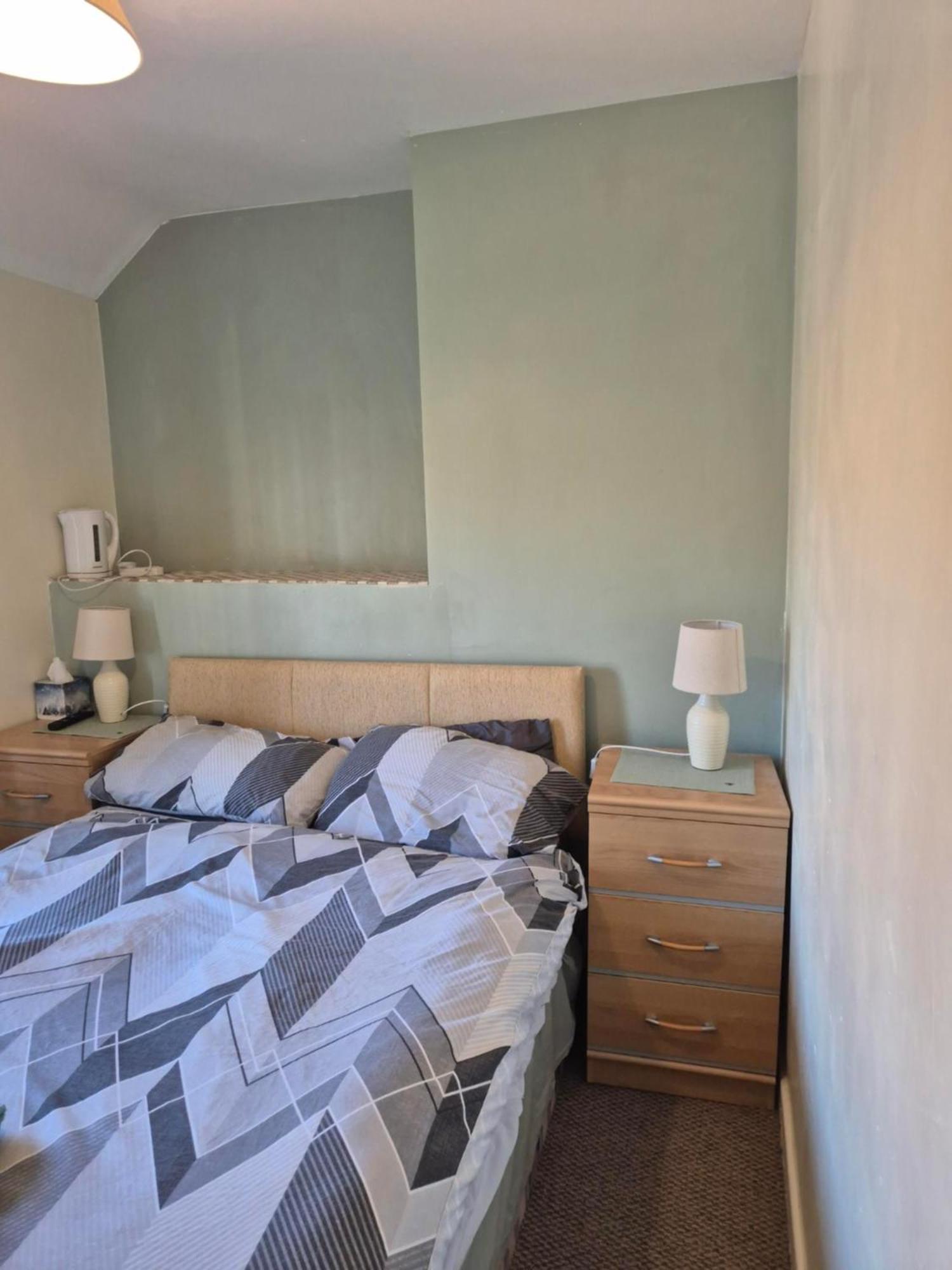 Accomadation Wrexham Eksteriør bilde