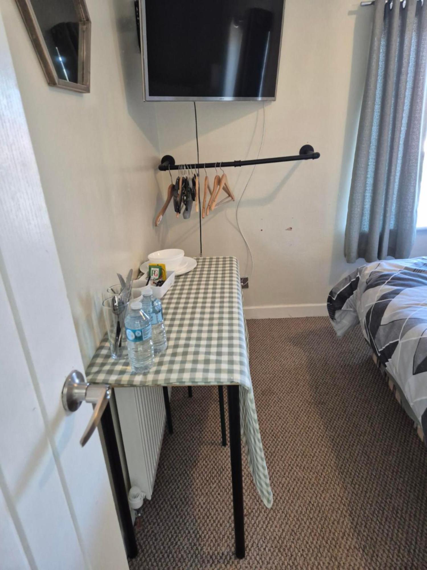 Accomadation Wrexham Eksteriør bilde