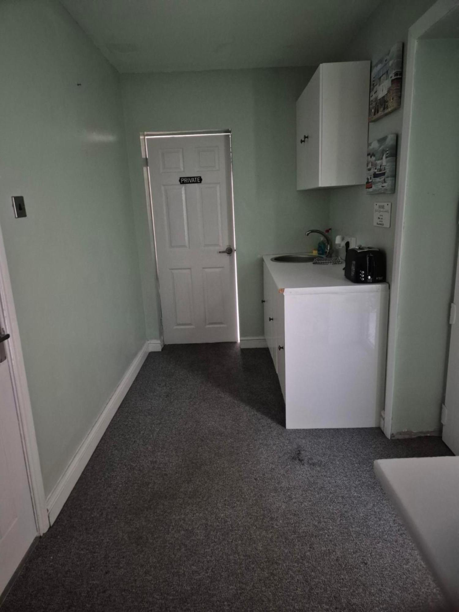 Accomadation Wrexham Eksteriør bilde