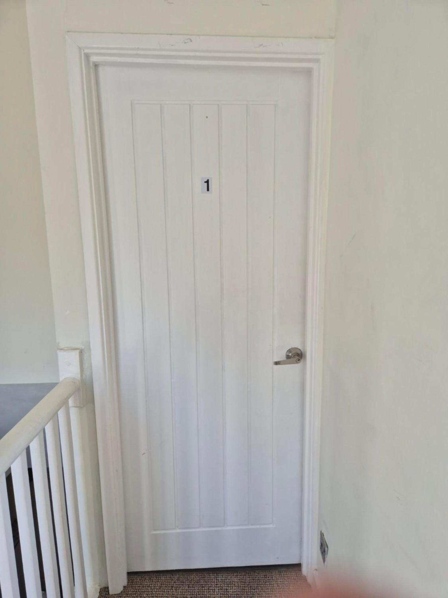 Accomadation Wrexham Eksteriør bilde