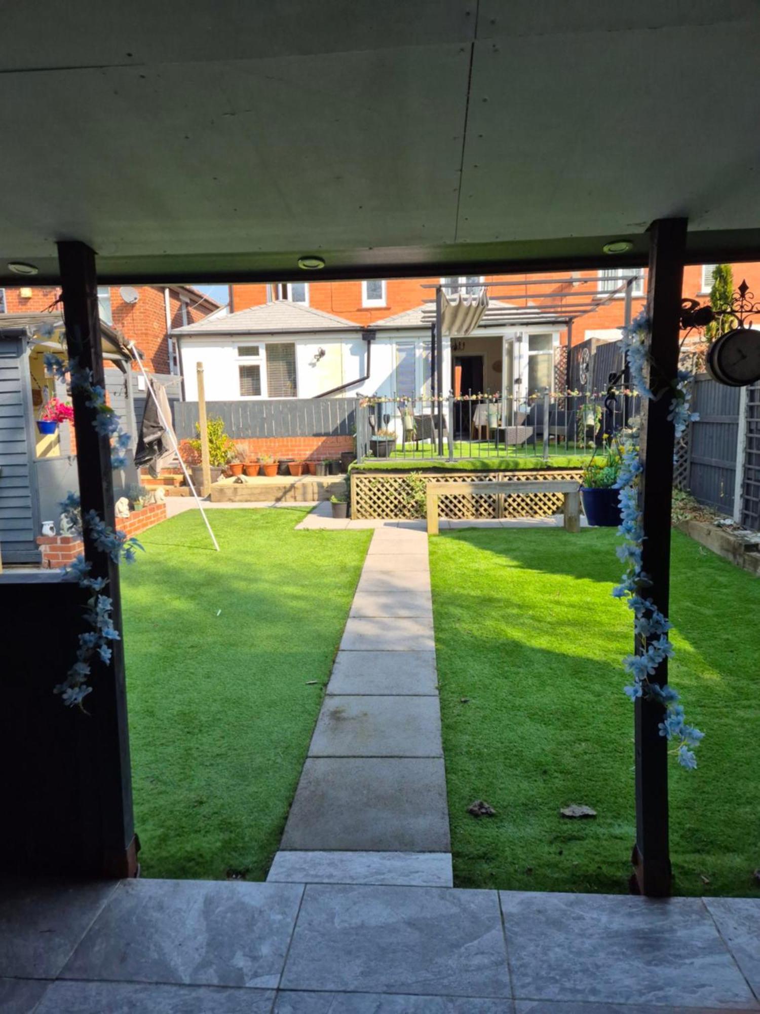 Accomadation Wrexham Eksteriør bilde