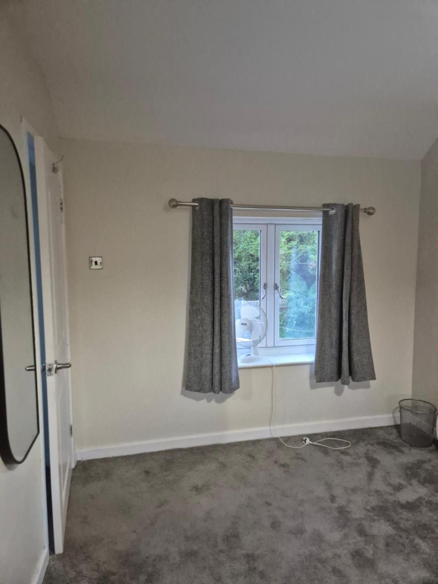 Accomadation Wrexham Eksteriør bilde
