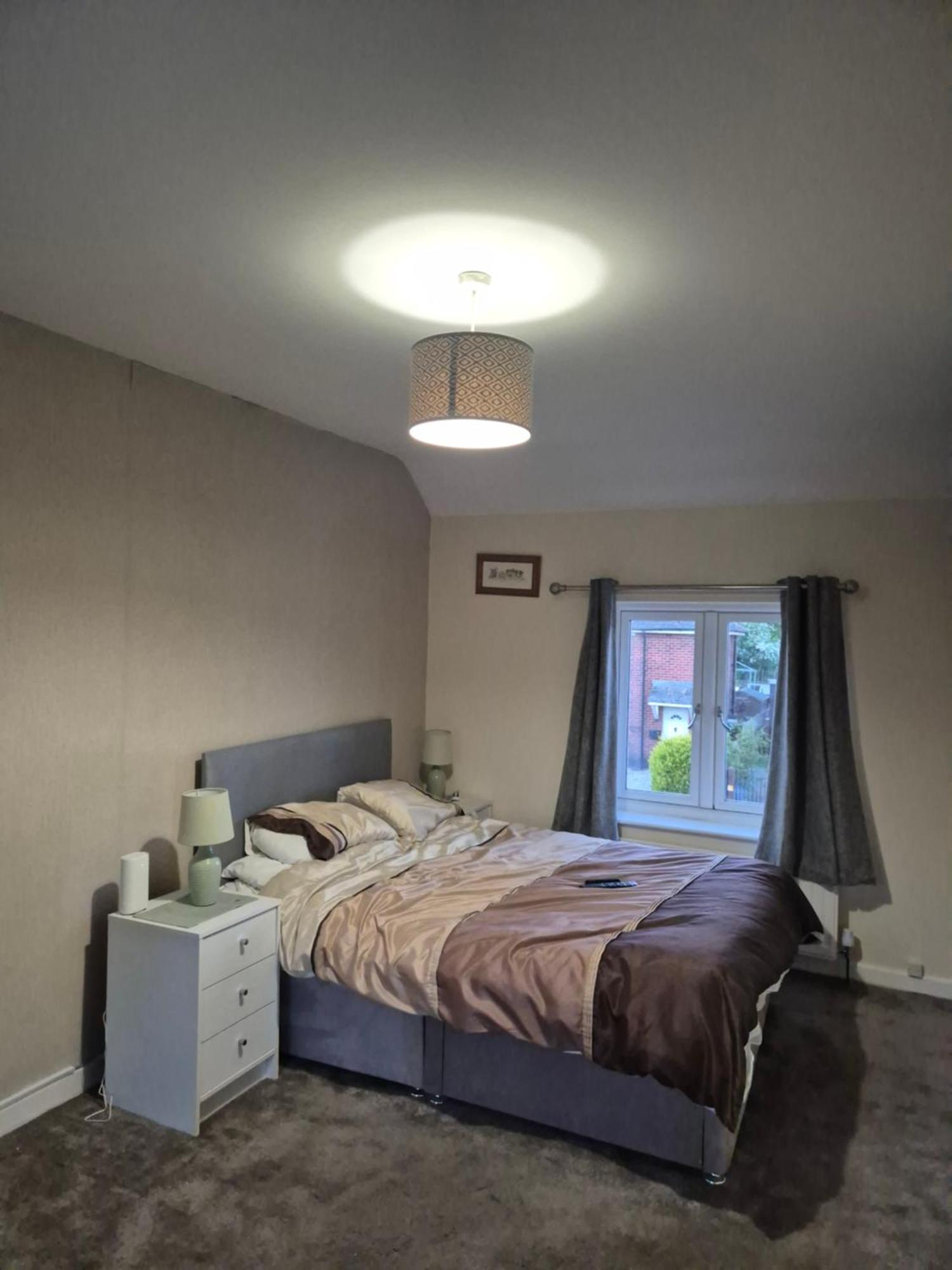 Accomadation Wrexham Eksteriør bilde