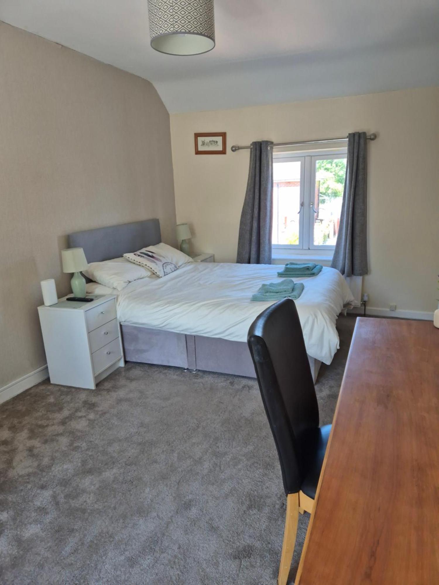 Accomadation Wrexham Eksteriør bilde