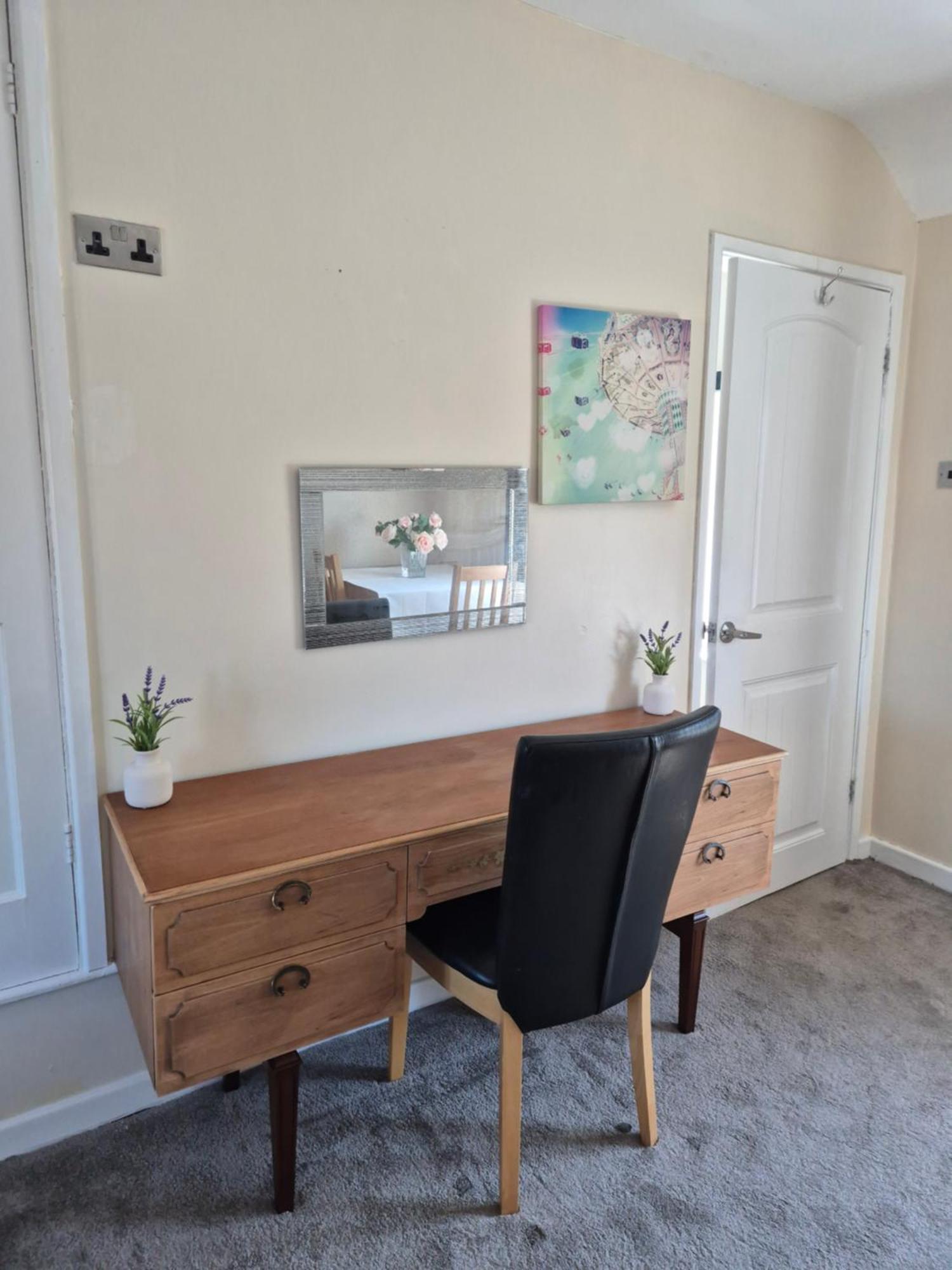 Accomadation Wrexham Eksteriør bilde